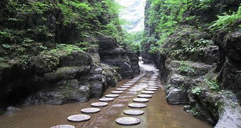 周邊精品線路 百里峽 龍門天關 東湖港 高空誓言玻璃棧道 漂流3日游 行程景點全包含,甄選野三坡特色景點