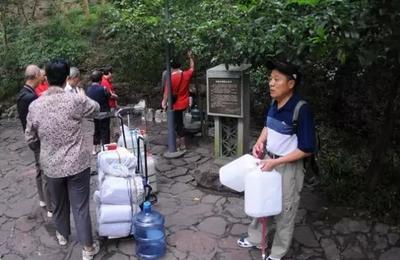 茶道丨泡茶之水自古就有江、湖、泉、井、雨、雪之分