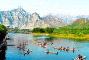 短線游成市民夏日周末休閑首選，野三坡成熱門目的地